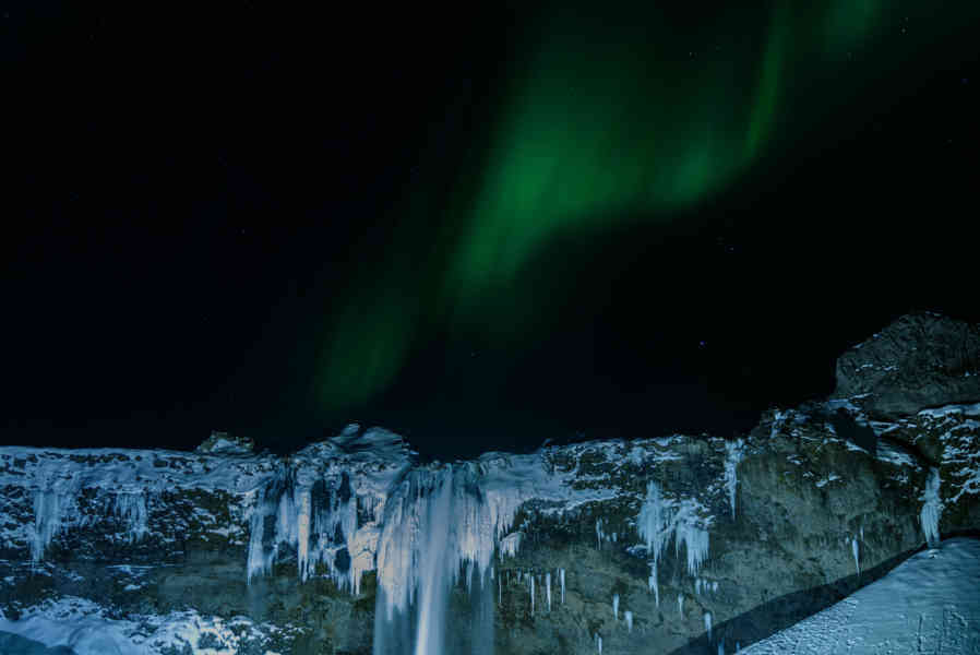 Islandia 096 - Aurora Boreal - catarata de Seljalandsfoss.jpg